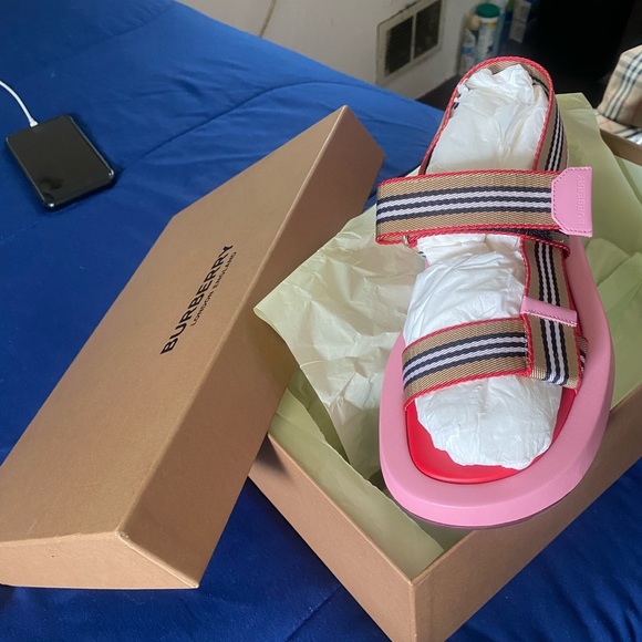 Burberry Women's Pink Icon Stripe Canvas Sandals - Picture 2 of 4